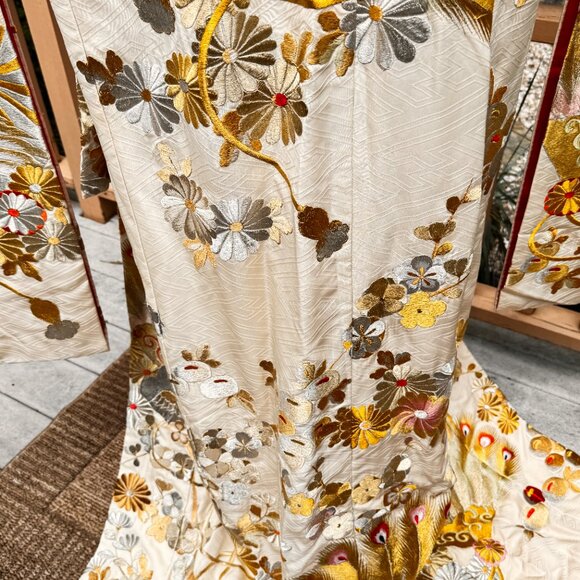 JAPANESE SILK UCHIKAKE WEDDING KIMONO WOMEN'S JAPAN MADE VINTAGE Minor Flaws - Picture 5 of 13